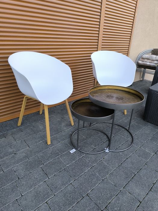 Dwa nowe stoliki metalowe