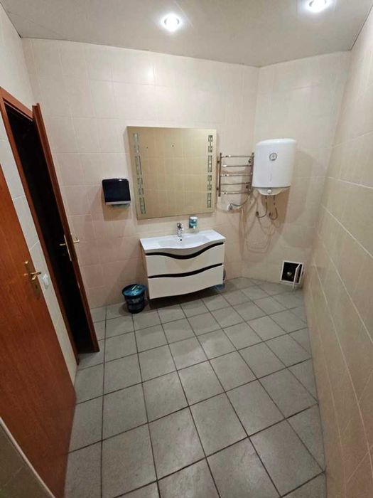 322 м2, офіс, Центр міста, 1 поверх.