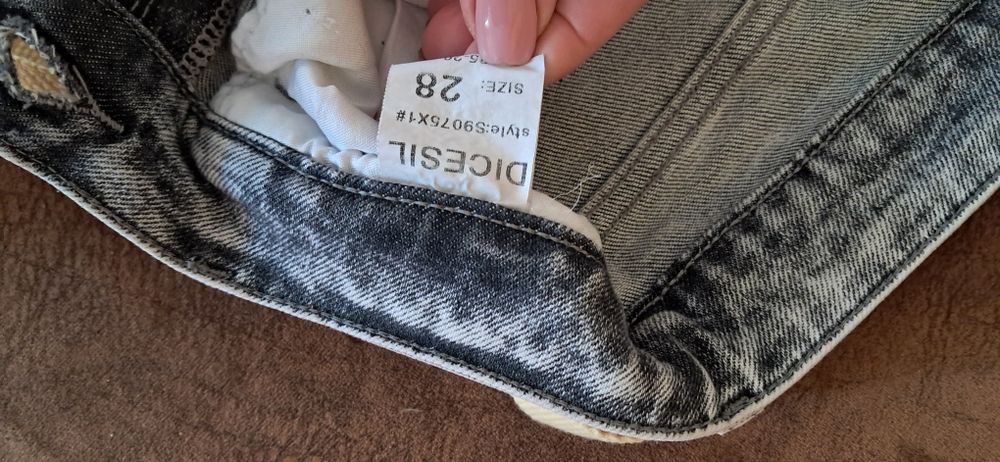 Джинси  нові р.28