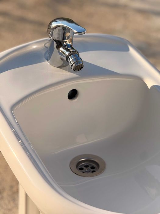 Bidé com torneira impecável