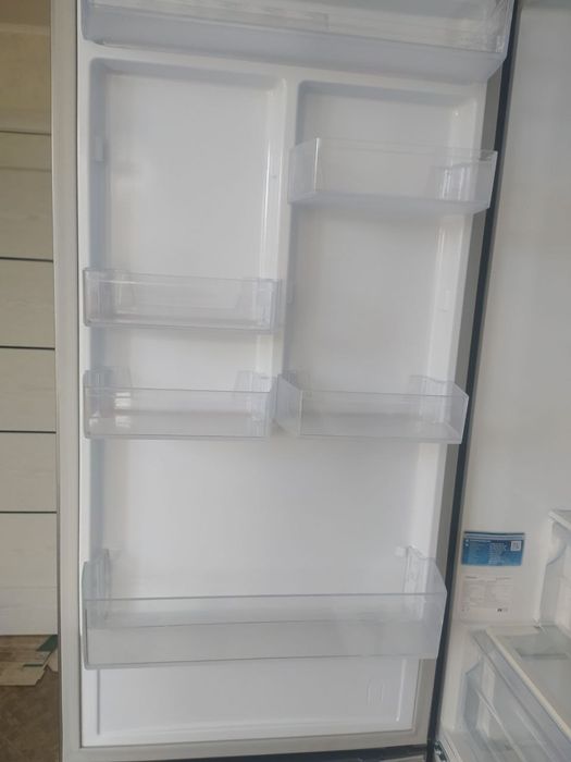 Холодильник Самсунг 185см. Был в использовании 3 месяца.