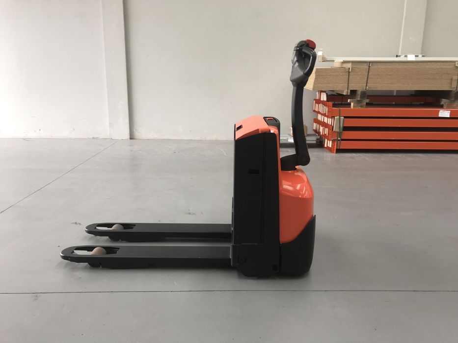 Porta paletes elétrico BT 1400 Kgs