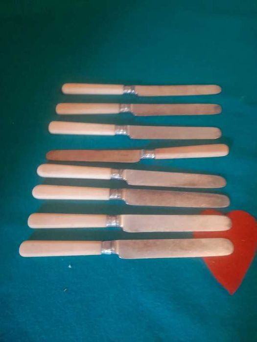 8 Facas cabos em  baquelite
