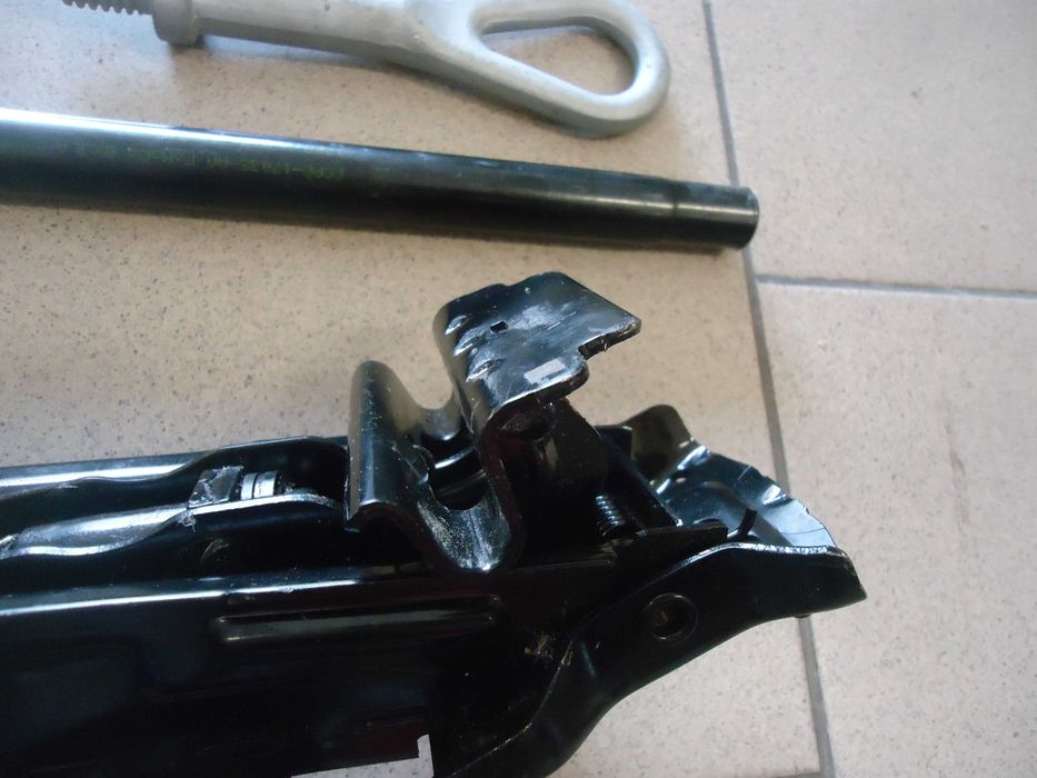 Oryginalny Lewarek Podnośnik Klucz Ucho Ford Fiesta Mk7 MkVII 08-17r.