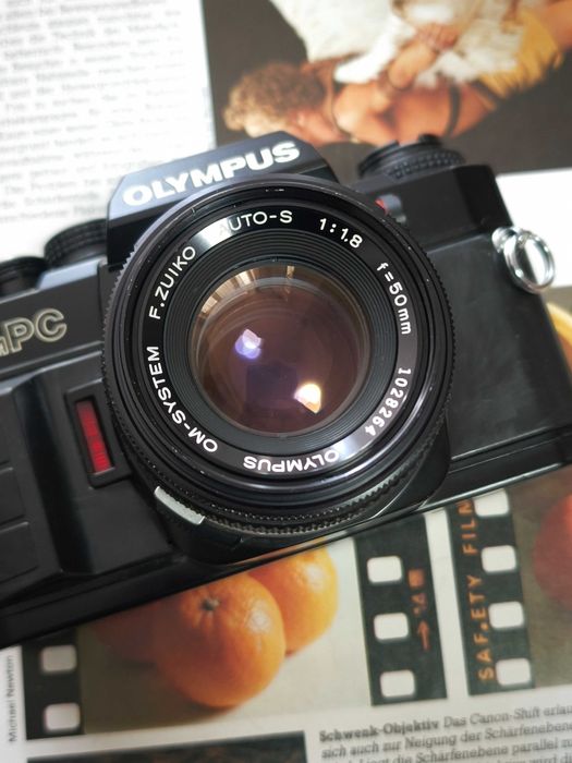 Фотокамера Olympus OM-PC з обʼєктивом Zuiko 50mm f/1.8