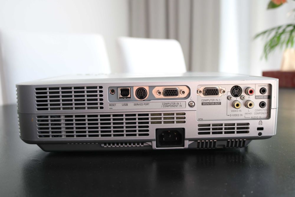 Проектор Sanyo PLC-XU70 б/в