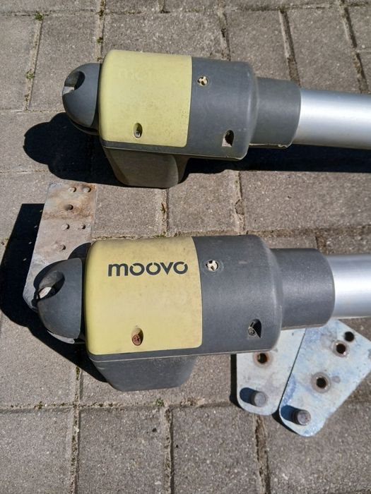 Napęd do bramy dwuskrzydłowej Moov
