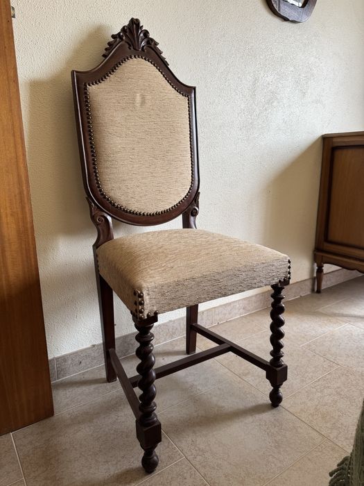 Cómoda e cadeira de quarto