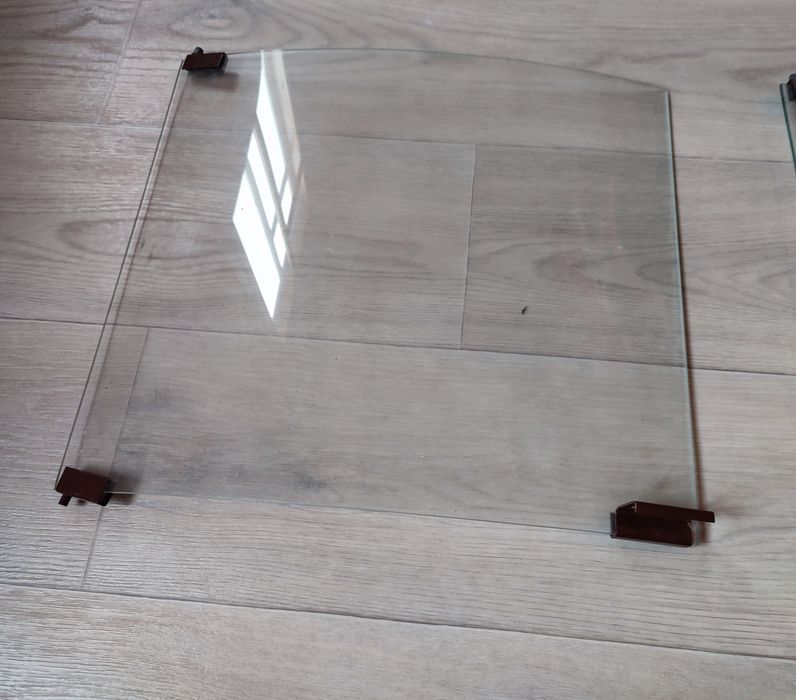 Качественное толстое стекло(в мебель дверцы выгнута форма,классные))