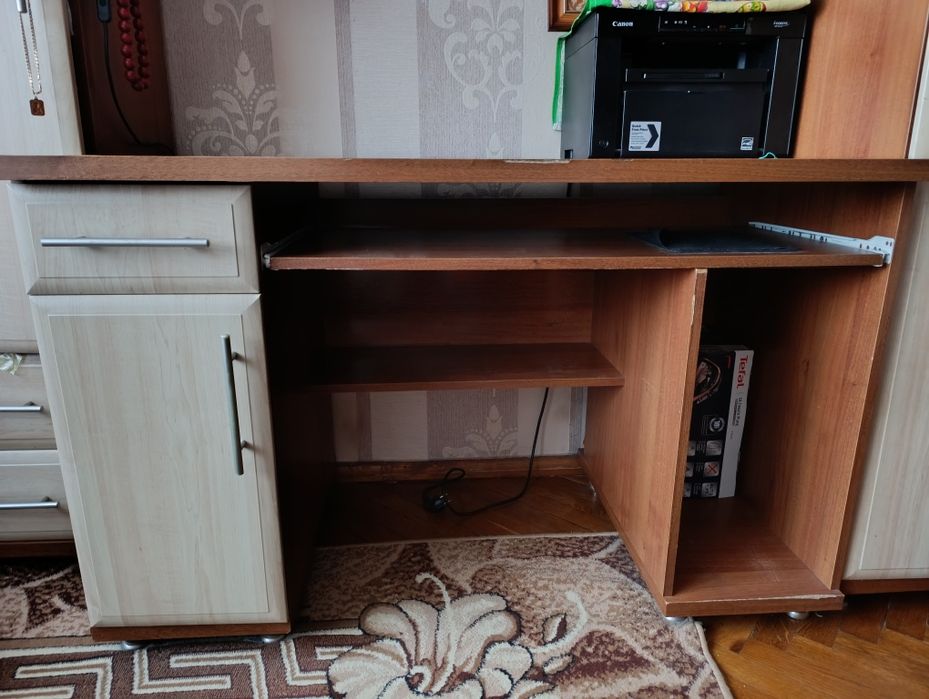 Компютерний стіл