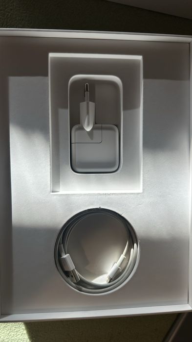 iPad 6th Gen - 128GB (Wifi) c/acessórios