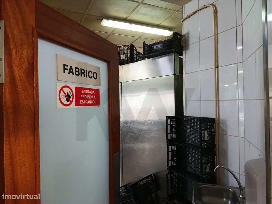 Pastelaria e Padaria com fabrico próprio, para trespasse, em Esgueira,