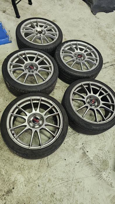 Jantes originais OZ Ultraleggera com pneus  R17 5x100
