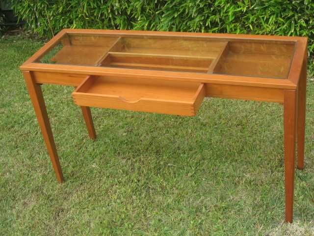 STOCK OFF: Consola Romeo vidro e cerejeira marca BOM TEMPO