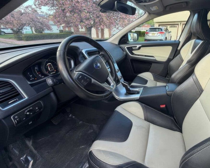 Volvo XC60      2016