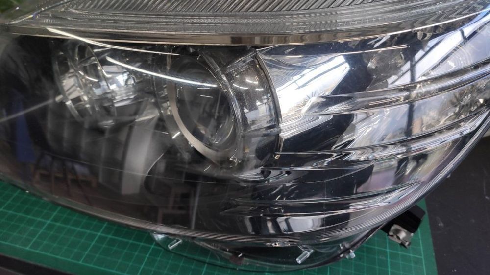 farol esquerdo bi-xenon escurecido w204 C63 AMG