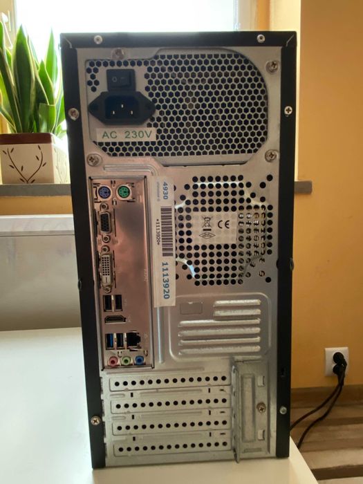 Komputer PC Intel J1900 8GB RAM SSD 240GB + Monitor Dell 17" Windows 10 Pro