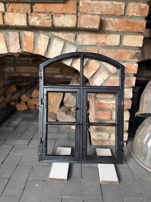 Żeliwne drzwiczki do wędzarni / pieca – podwójne, łukowe, solidne