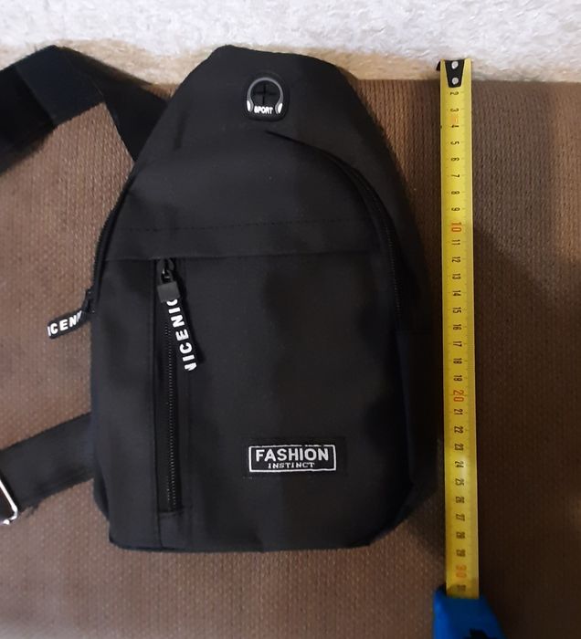 Сумка через плече чорного кольору