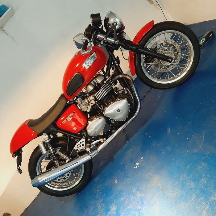 Triumph Thruxton  900