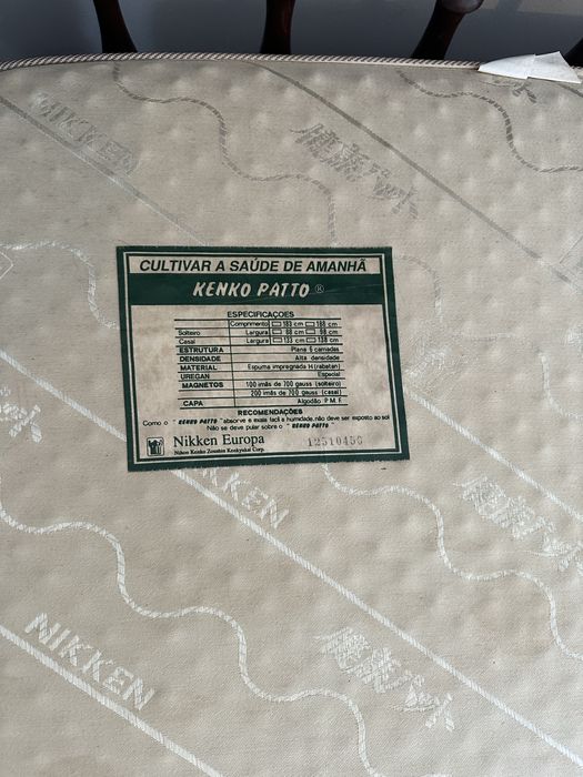 Cama de casal estilo clássico e Colchão