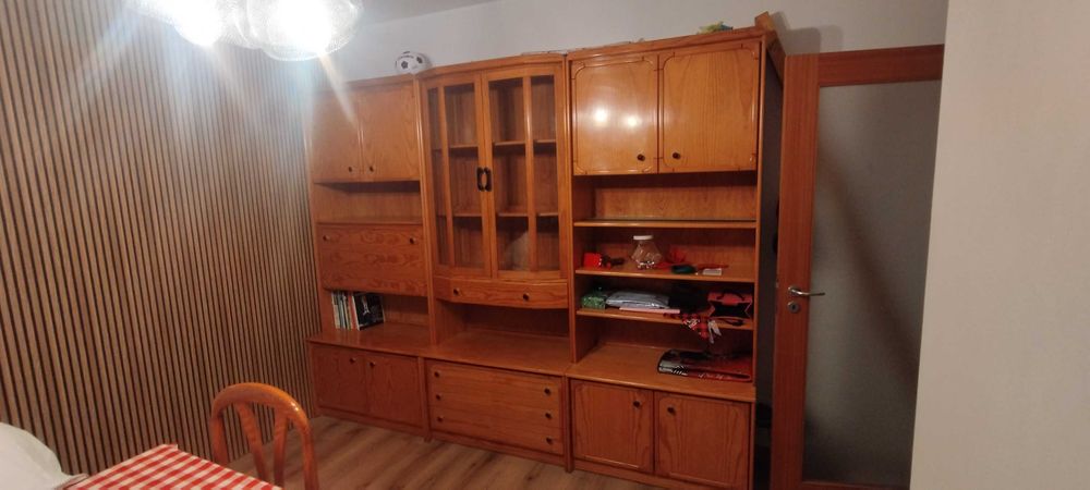 Móvel de sala com garrafeira