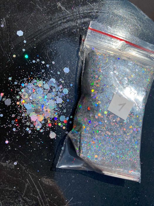 Brokat kosmetyczny do makijażu, dekoracji ciała, włosów i paznokci.