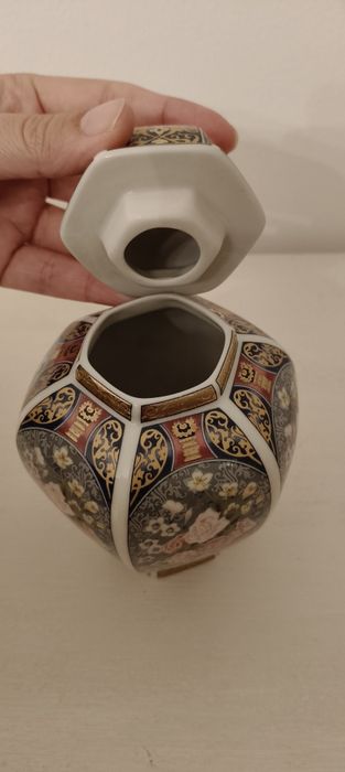 Japanese porcelain jar426531329577461762