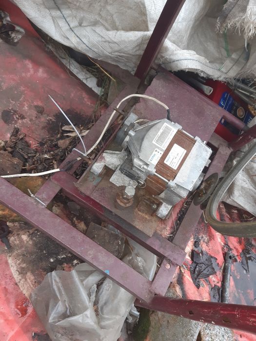 Дровокол                      .