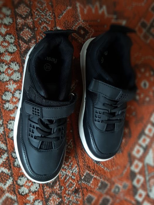 Buty czarne , rozmiar 34, nowe
Skóra ekologiczna, zapin