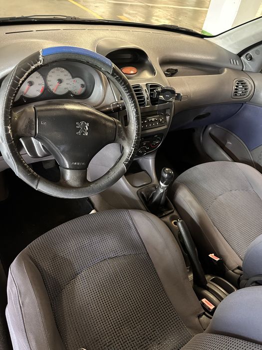 Peugeot 206 — bom estado