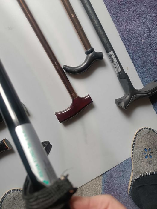 Laska inwalidzka z regulowaną wysokością