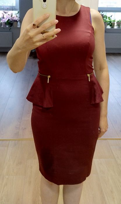 Sukienka z baskinką Mohito