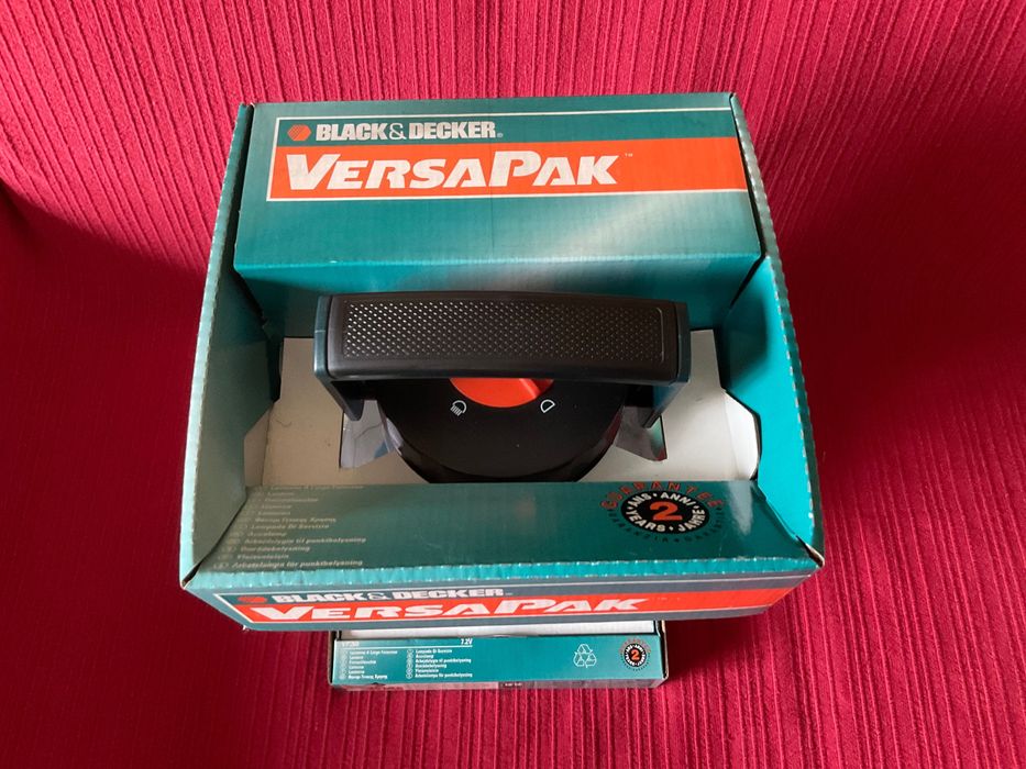 Lanterna e aparafusadora Black&Decker, caixa bits435605695009935361
