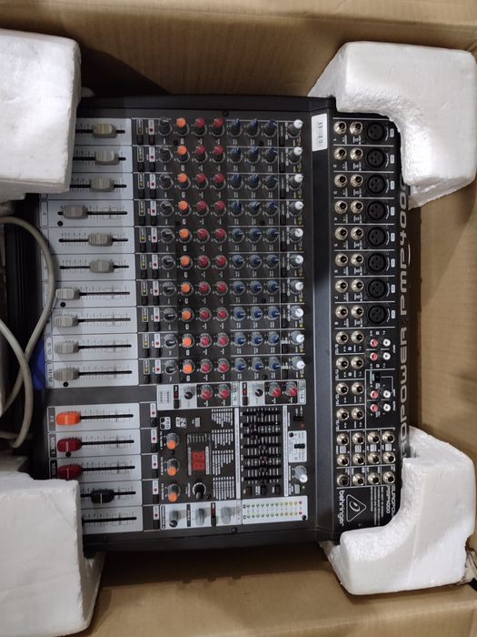 Активний мікшерний пульт Behringer eurupower PMP 4000