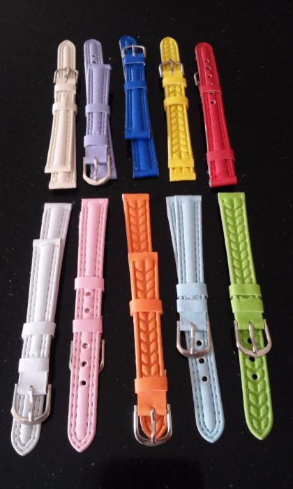 Relógio de criança com várias braceletes