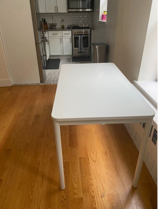 Mesa de escritório ou cozinha do IKEA