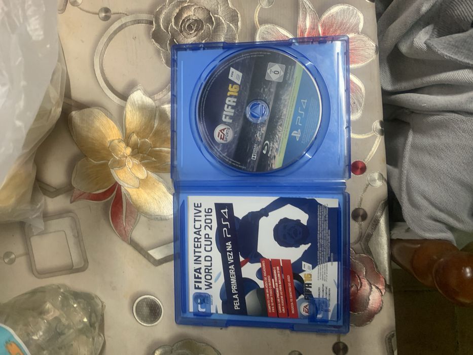 Vendo jogos Ps4