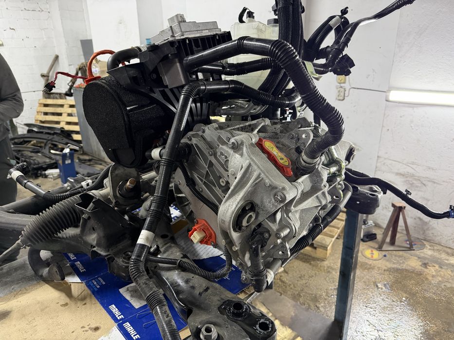 Tesla Model Y двигун, підрамник, насос, теплообмінник, проводка