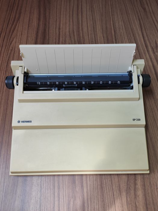 Máquina de Escrever Electrónica Hermes EP250