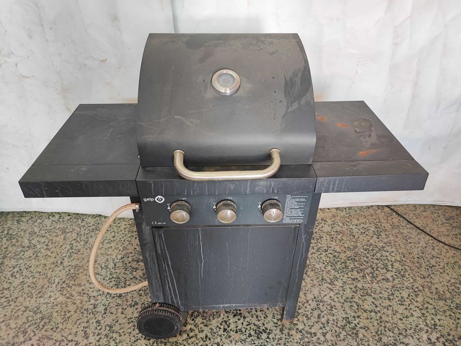 Churrasco a gás, com rodas e muito pratico
