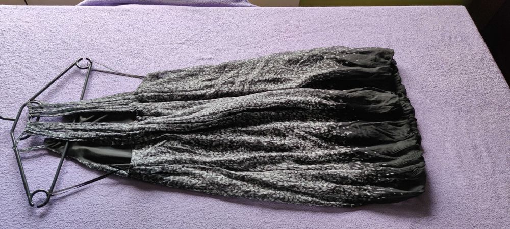 Sukienka bombka Camaieu z odkrytymi ramionami