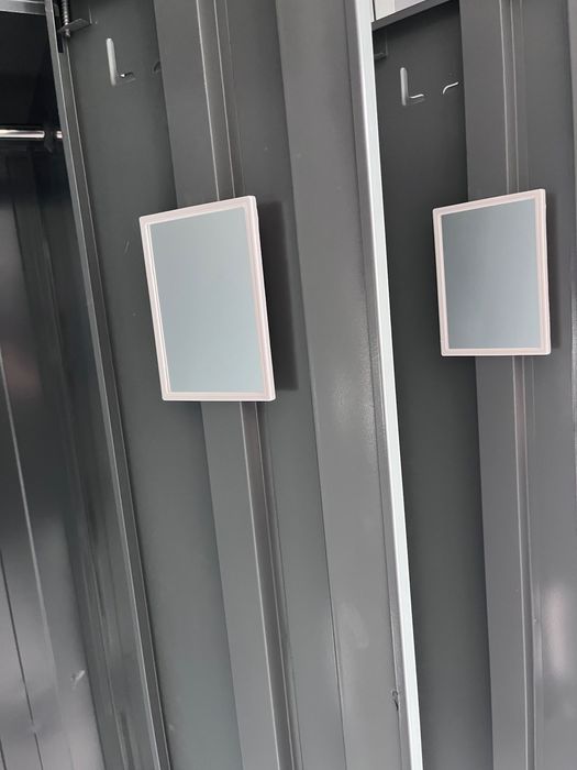 szafa ubraniowa szatnia pracownicza BHP 3 drzwiowa metalowa zaplecze W