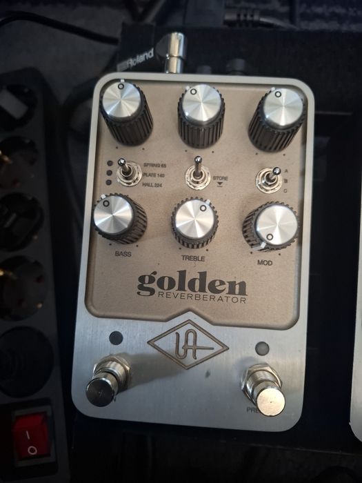 Pedal Reverb UAFX  Reverberator