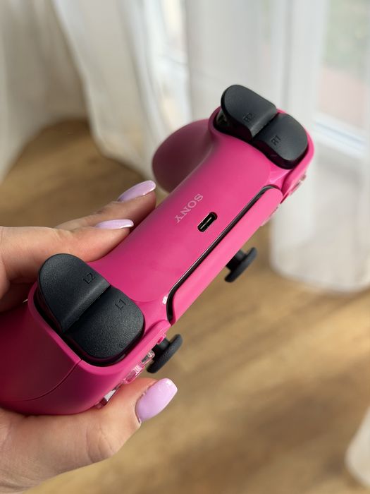 Różowy pad sony PS 5