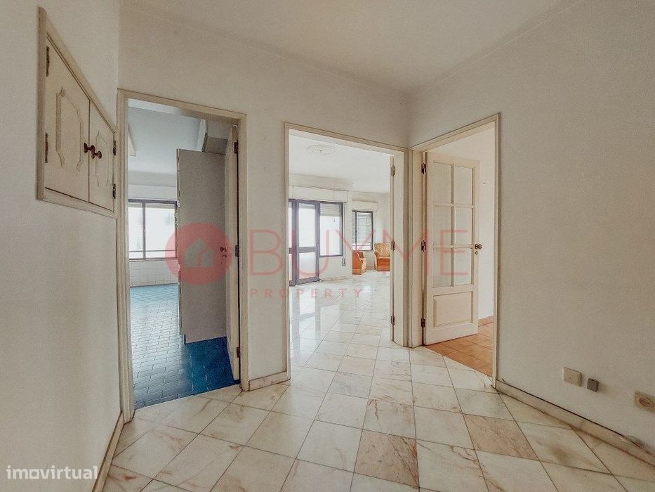Apartamento T3 com Terraços e Garagem em Loulé
