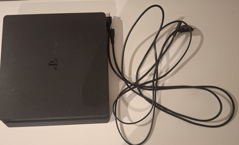 Zadbany zestaw PS4 Slim | 2 Oryginalne Pady | Ładowarka