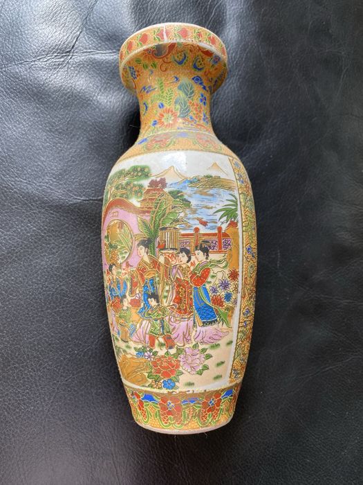 Par de jarras orientais em porcelana esmaltada