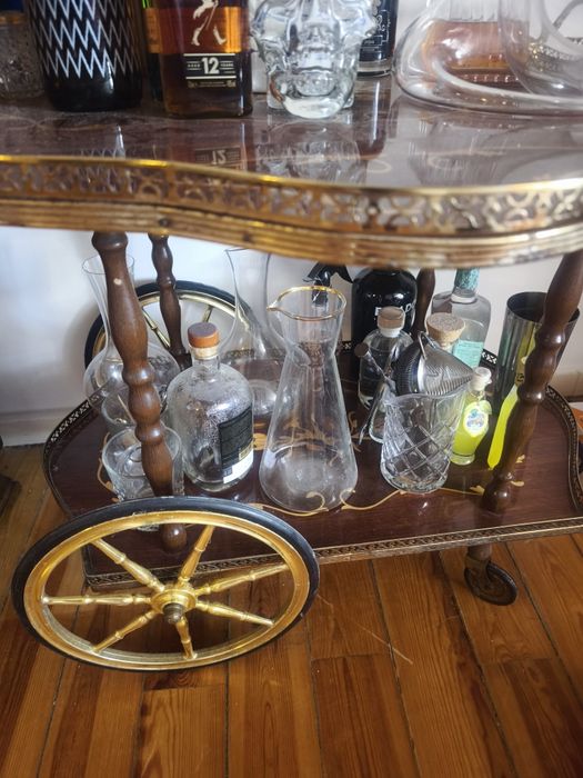 Carrinho para bebidas ou apoio de mesa