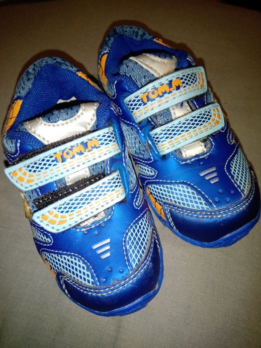 Кроссовки для мальчика  новые 22 размер